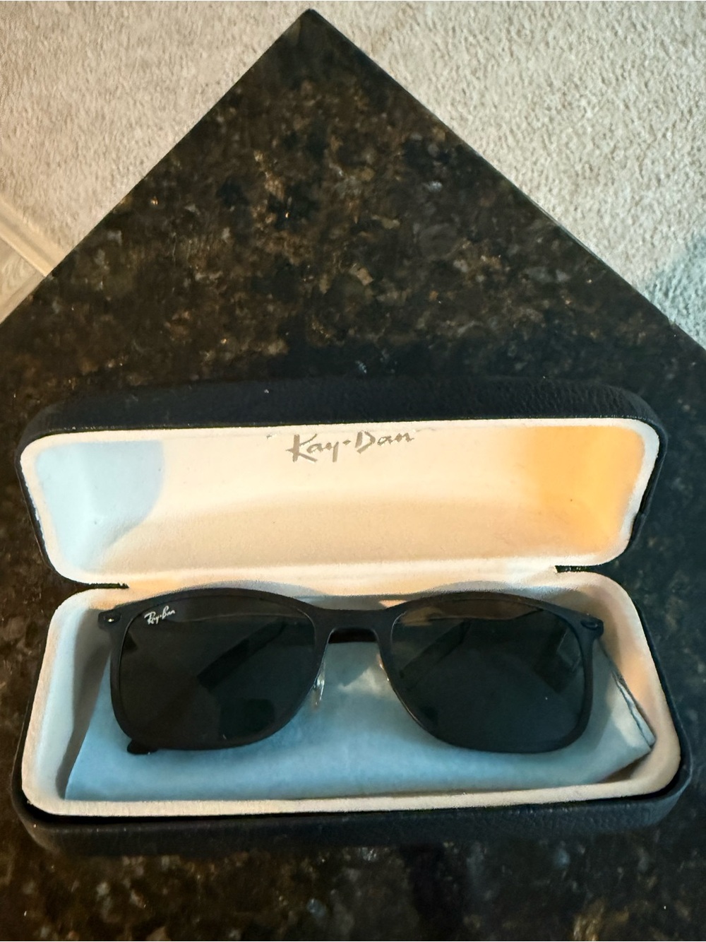 Ray-Ban 4225 Wayfarer Polarized Sunglasses Classic Black Lightweight Black EUC
